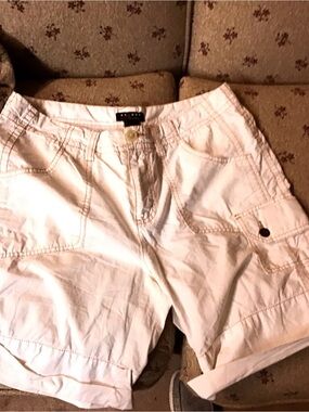 Axcess White Women's Bermuda Cargo Shorts